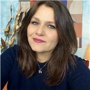 Formatrice e docente, giornalista e scrittrice, professionista nell'ambito della comunicazione.